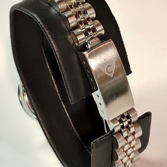 {SOLD} - Picture 3 of 7